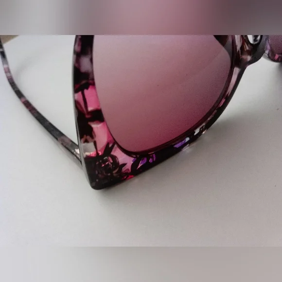 Cateyes  shape Sunglasses like new - Picture 7 of 8